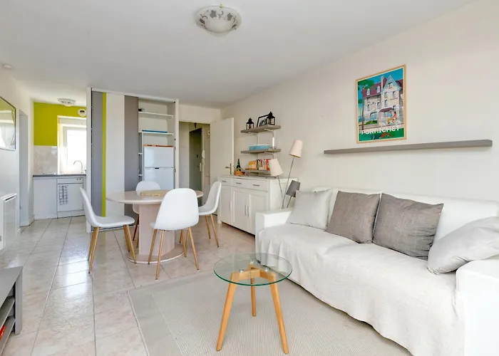 Фото Appartement Vue Mer - 50 M Plage Порнише